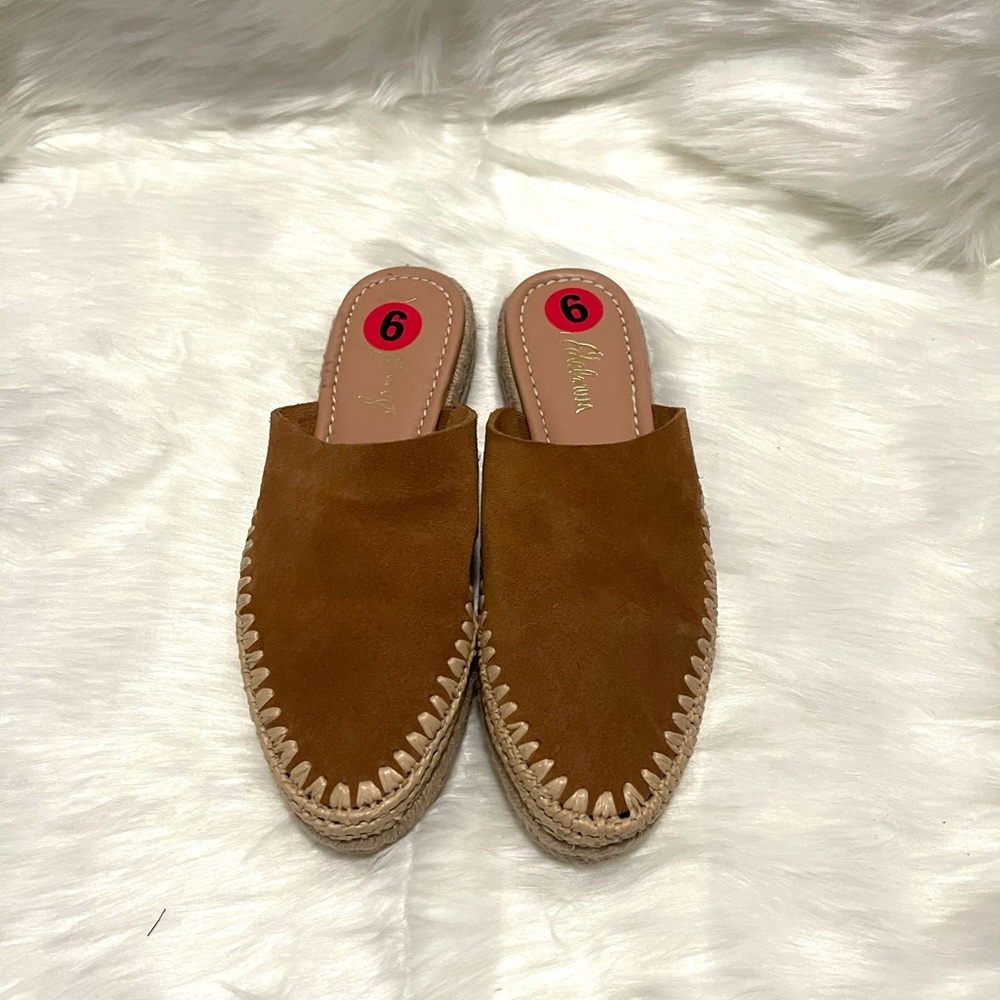 Tan mules
